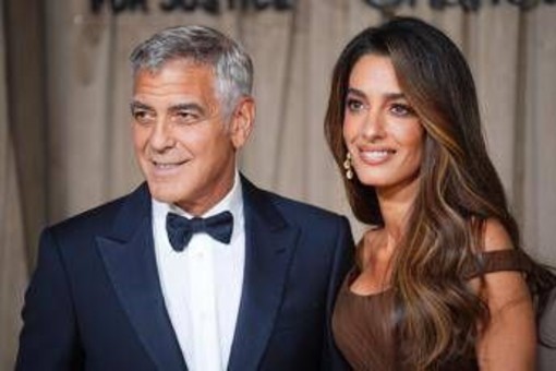 George Clooney e sua moglie Amal ottengono la cittadinanza francese George Clooney e sua moglie Amal ottengono la cittadinanza francese