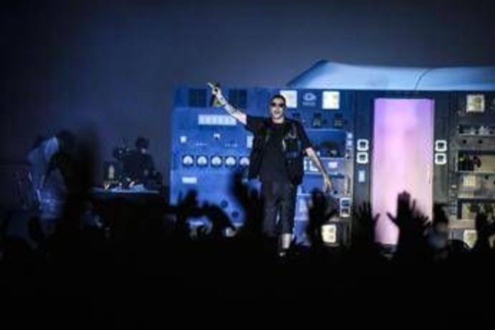 Marracash libero e felice, lo show con cui (ri)conquista la 'sua' Milano Marracash libero e felice, lo show con cui (ri)conquista la 'sua' Milano