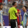 Argentina-Svizzera, rigore non dato e rosso a Embolo: proteste ai Mondiali Argentina-Svizzera, rigore non dato e rosso a Embolo: proteste ai Mondiali