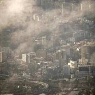 Venezuela, italiana a Caracas sotto choc: "Casa tremava per esplosioni, file infinite ai negozi"