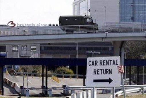 Ancora un avvistamento di droni, voli sospesi all'aeroporto di Bruxelles Ancora un avvistamento di droni, voli sospesi all'aeroporto di Bruxelles