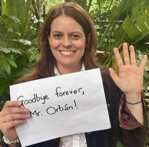Ungheria, Orban perde le elezioni e Ilaria Salis festeggia: "Addio" Ungheria, Orban perde le elezioni e Ilaria Salis festeggia: "Addio"