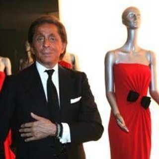 È morto Valentino, Meloni: "Maestro di stile ed eleganza, l'Italia perde una leggenda"