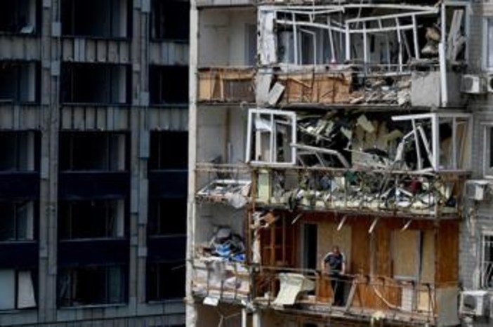 Ucraina, Kiev ancora sotto attacco: missili e droni russi contro la capitale Ucraina, Kiev ancora sotto attacco: missili e droni russi contro la capitale
