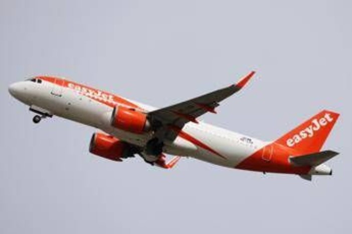 EasyJet, equipaggi in sciopero per 5 giorni: cancellati oltre 440 voli in Portogallo EasyJet, equipaggi in sciopero per 5 giorni: cancellati oltre 440 voli in Portogallo