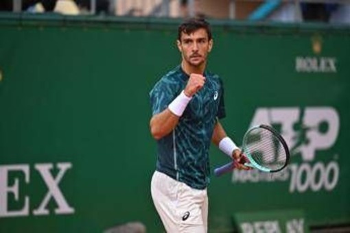 Musetti vince il derby azzurro e vola ai quarti: Berrettini battuto a Montecarlo