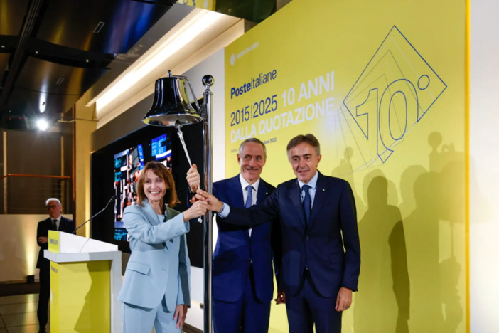 Poste Italiane celebra a Piazza Affari 10 anni dalla quotazione in Borsa Poste Italiane celebra a Piazza Affari 10 anni dalla quotazione in Borsa