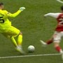 Donnarumma, erroraccio in City-Arsenal che può decidere la Premier: cos'è successo - Il video
