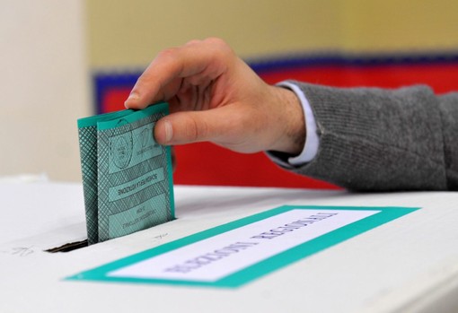 Elezioni regionali in Puglia, indette per il 23 e il 24 novembre