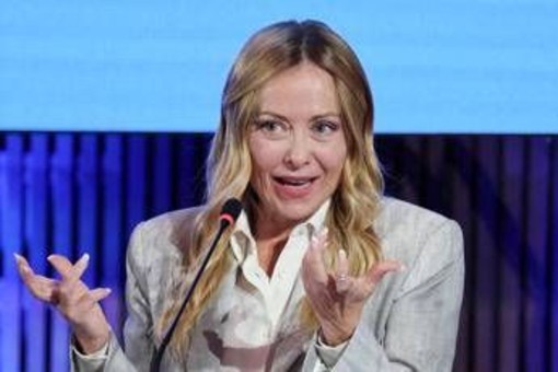 Energia, Meloni: "Stanziati oltre 60 miliardi per proteggere gli italiani dai rincari, riproporrò questione flessibilità al Consiglio europeo" Energia, Meloni: "Stanziati oltre 60 miliardi per proteggere gli italiani dai rincari, riproporrò questione flessibilità al Consiglio europeo"