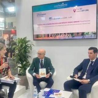 Rifiuti tessili, presentato il manuale per 'la buona raccolta' di Unirau e Ariu Rifiuti tessili, presentato il manuale per 'la buona raccolta' di Unirau e Ariu