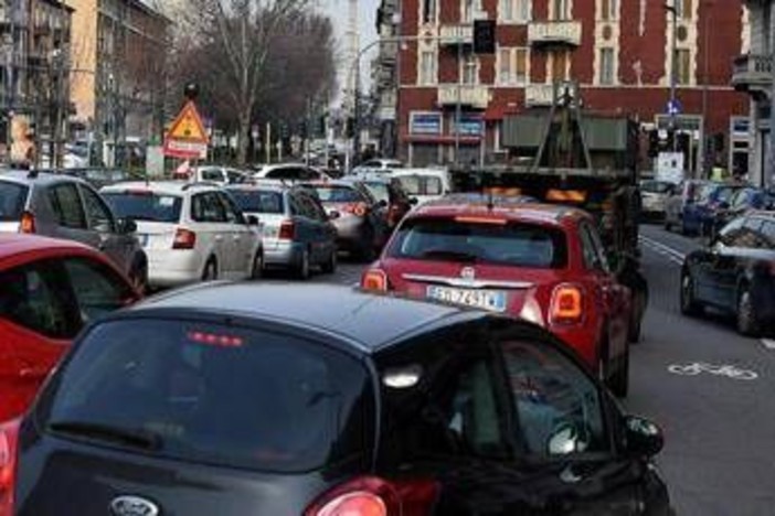Patente a 17 anni, arriva il via libera del Parlamento europeo Patente a 17 anni, arriva il via libera del Parlamento europeo