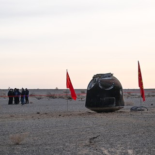 Cina, atterrata a Dongfeng la capsula di rientro Shenzhou-20
