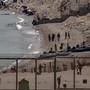 Ceuta, allerta per un nuovo assalto: il Marocco blocca centinaia di migranti Ceuta, allerta per un nuovo assalto: il Marocco blocca centinaia di migranti
