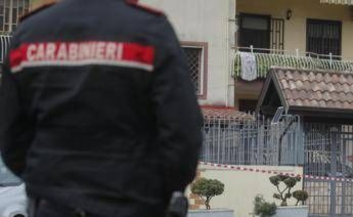 Firenze, marito e moglie trovati morti in casa con ferite da coltello Firenze, marito e moglie trovati morti in casa con ferite da coltello