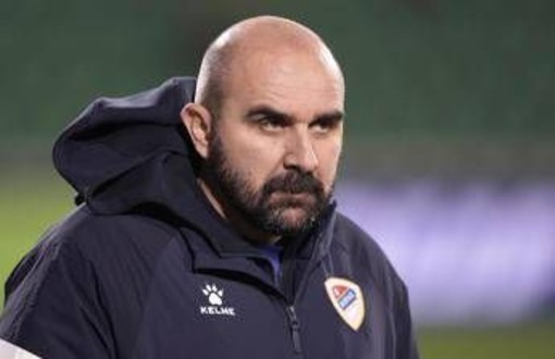 Dramma nel calcio serbo, allenatore muore durante una partita Dramma nel calcio serbo, allenatore muore durante una partita