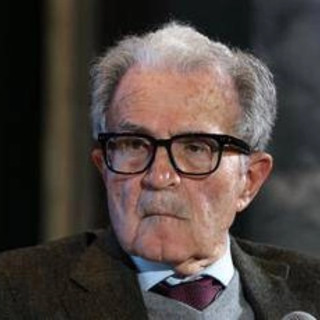 Prodi e i capelli tirati alla giornalista: &quot;Una cosa piccola&quot;