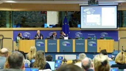 Alimentazione, Nourishment Table: &quot;Non solo dieta sana ma anche nutrizione adeguata&quot;