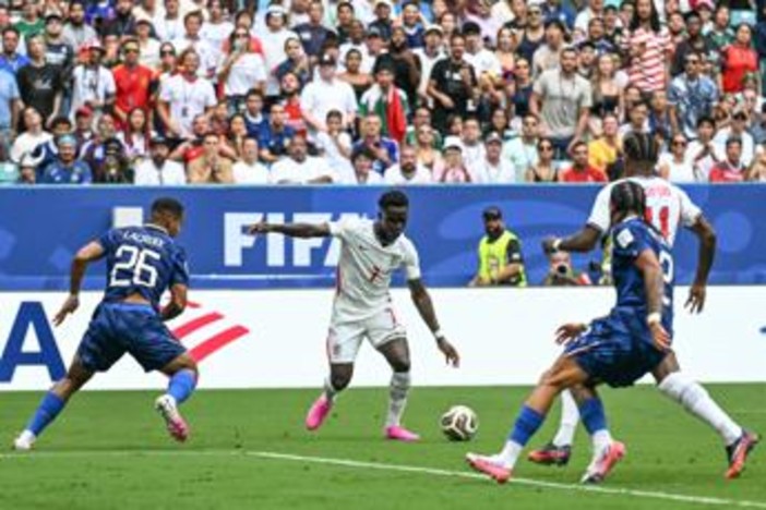 Francia-Inghilterra, Saka segna ma arbitro annulla tutto Francia-Inghilterra, Saka segna ma arbitro annulla tutto