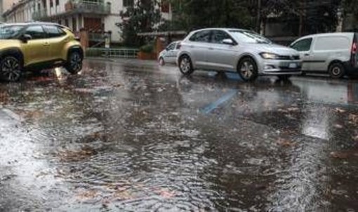 Maltempo in Italia, allerta meteo arancione su Campania e Toscana oggi