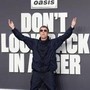 Oasis a Roma, Liam Gallagher scatenato sui social: le risposte (surreali) ai fan