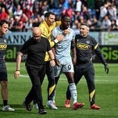 Serie A, Davis accusa Dossena di razzismo: "Mi ha chiamato scimmia". La replica: "Non è vero"