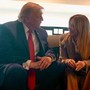 Trump contro Meloni: "Mi ha implorato per una foto". Premier ribatte: "Tutto inventato". E lui attacca su Hormuz Trump contro Meloni: "Mi ha implorato per una foto". Premier ribatte: "Tutto inventato". E lui attacca su Hormuz