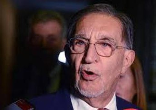 Mare, La Russa: "La dimensione subacquea sempre più rilevante per tutela interessi nazionali" Mare, La Russa: "La dimensione subacquea sempre più rilevante per tutela interessi nazionali"