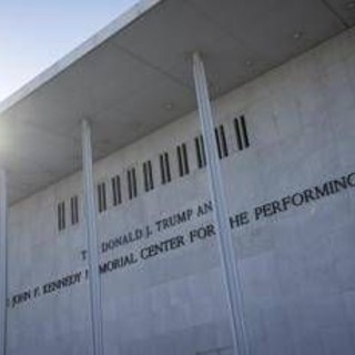 Trump, l'ultimo attacco al Kennedy Center: chiuso 2 anni per "ricostruzione" Trump, l'ultimo attacco al Kennedy Center: chiuso 2 anni per "ricostruzione"