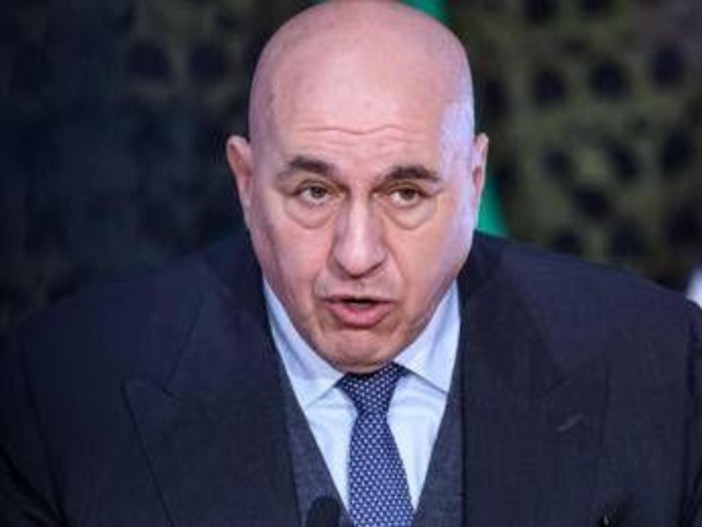 Crosetto su cori fascisti a Parma: "Persone da prendere a calci" Crosetto su cori fascisti a Parma: "Persone da prendere a calci"